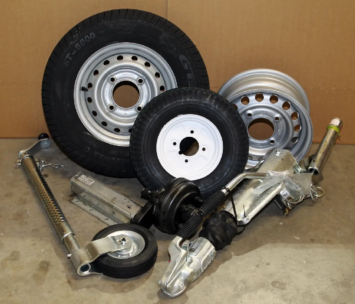 Trailer parts in stock at BTP: wheels and tyres, jockey wheel, coupling head, brake drum and suspension unit